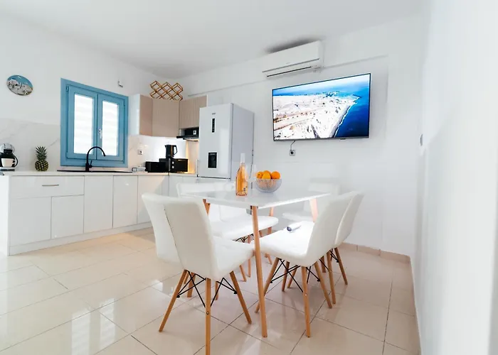 Fira Deluxe Apartment